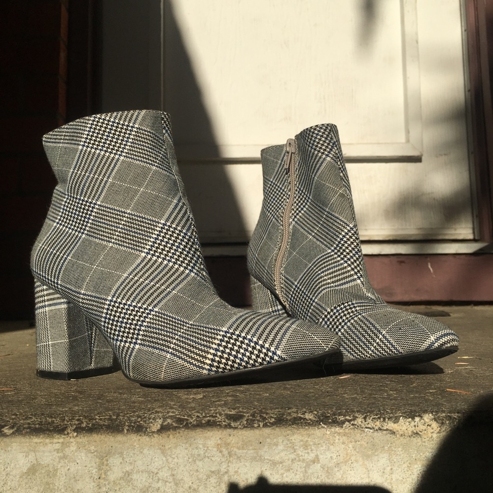 Forever 21 Black, White, and Blue Ankle Bootie 🐋 - Picture 3 of 4